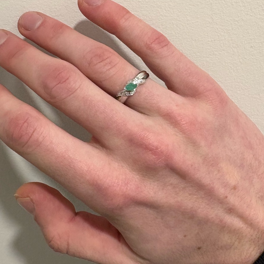 Elegant Silver and Green Women's Ring Emerald / Cz .925 Sterling